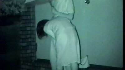 व्हर्जिन गर्लफ्रेंड किशोरवयीन घरगुती अश्लील व्हिडिओ मध्ये चोखली